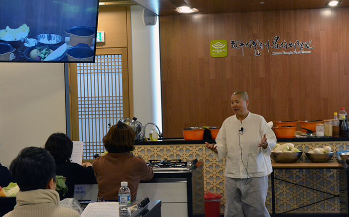  
Ven. Sunjae teaches at her workshop at a temple food center.

